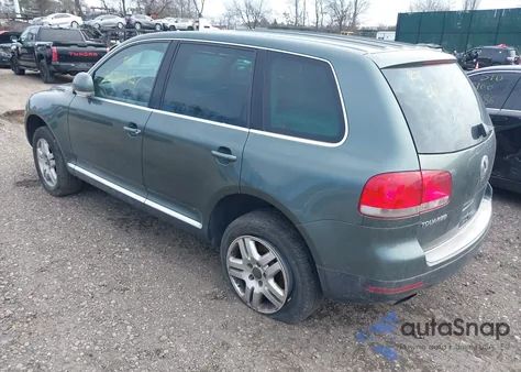 2004 Volkswagen Touareg V8 z USA, uszkodzony, nr VIN WVGCM77L44D077880